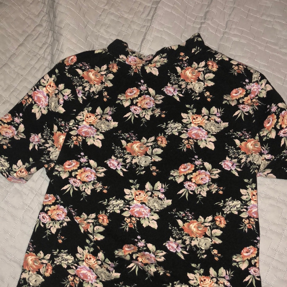 Floral designed shirt/croptop